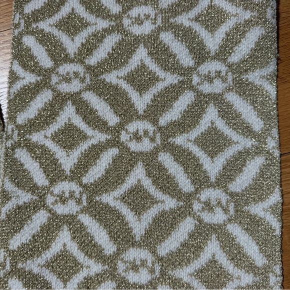 NWT Michael Kors Women’s Sparkly Scarf - Picture 2 of 5